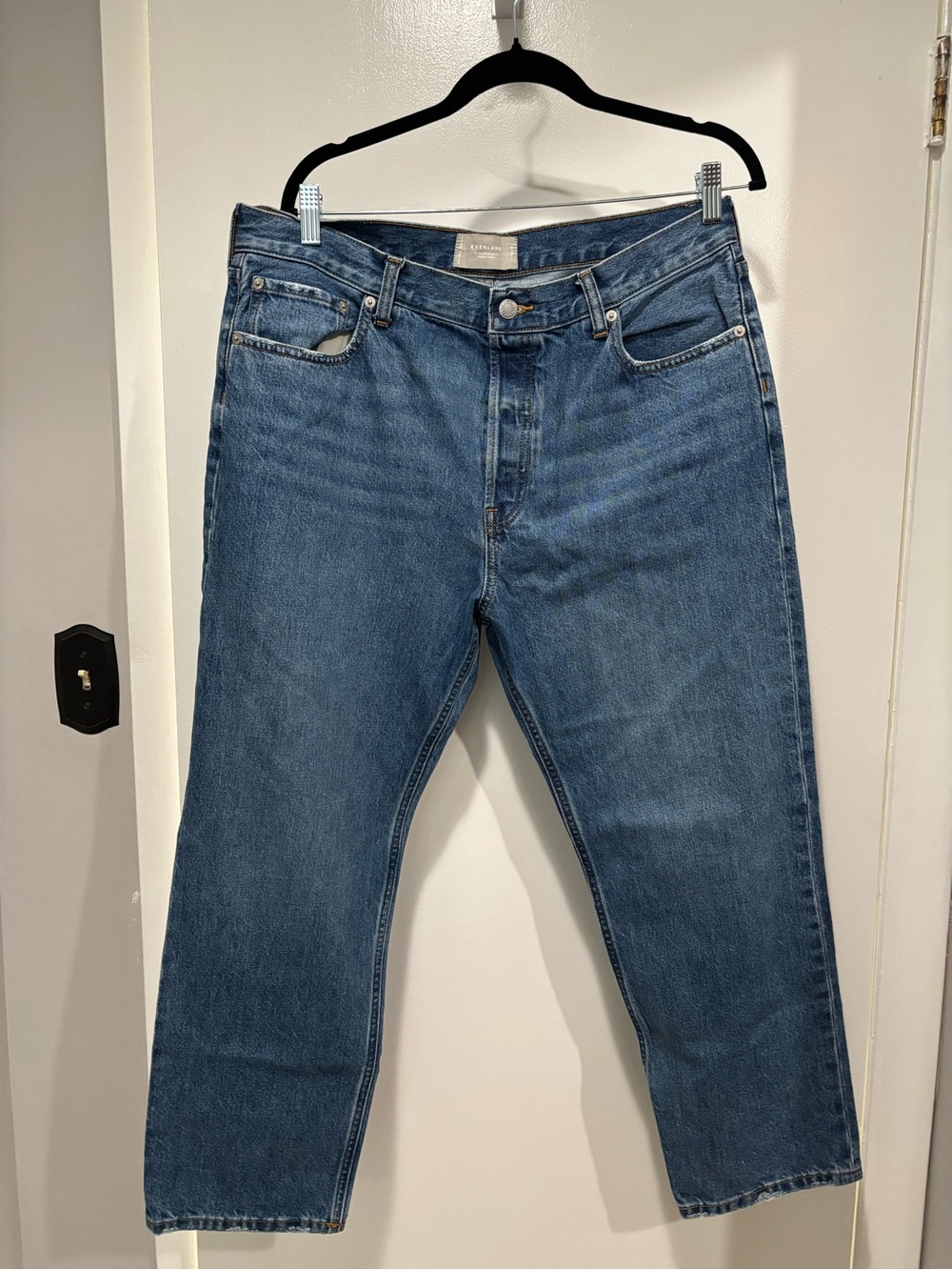 Everlane Women’s Straight Jeans in Medium Blue Denim